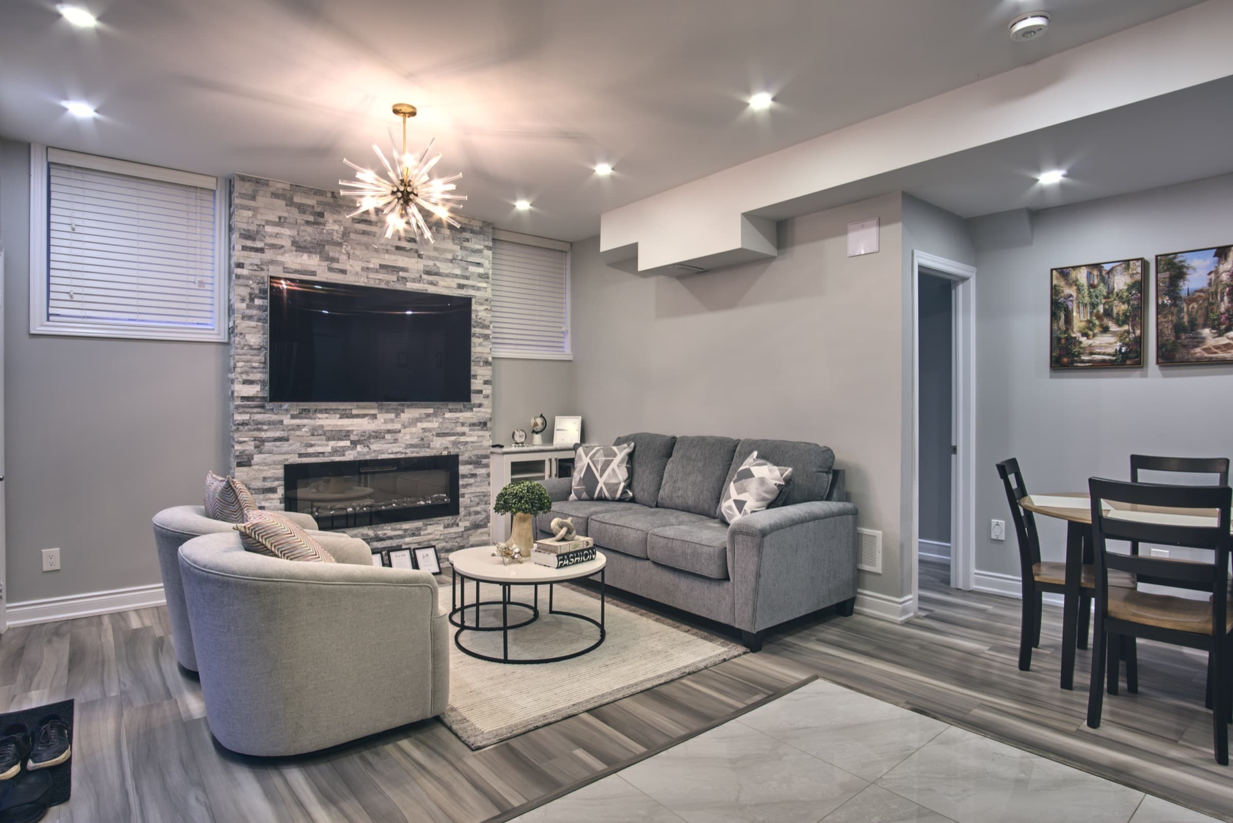Modern Family Home - Photo 2