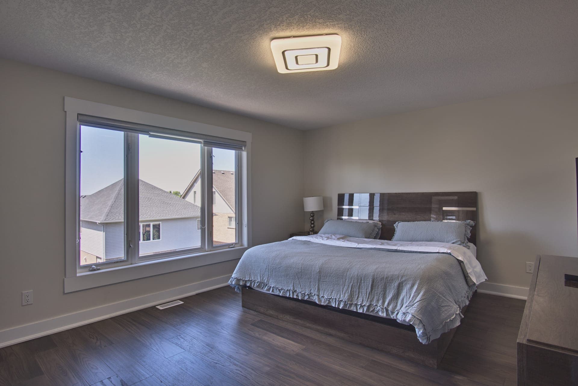 Executive Detached Home — Primary bedroom